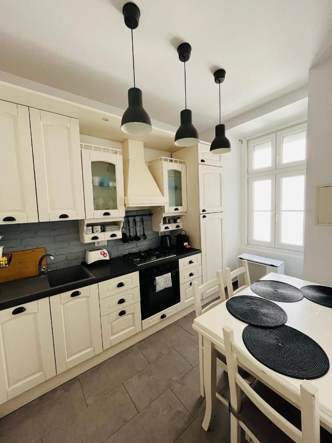 Academy Home - Elegant Place Next To The Parliament Budapest Ngoại thất bức ảnh