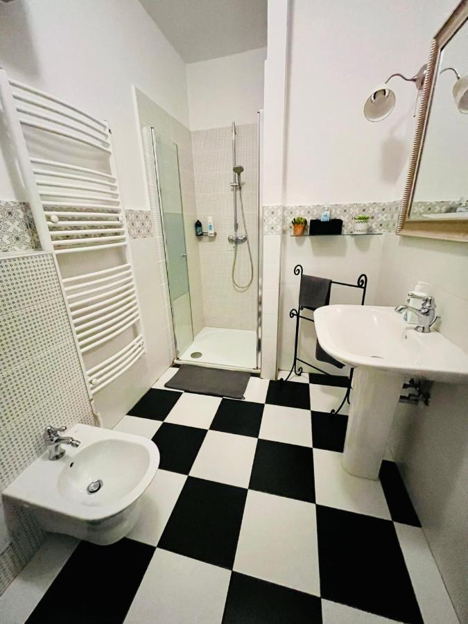 Academy Home - Elegant Place Next To The Parliament Budapest Ngoại thất bức ảnh